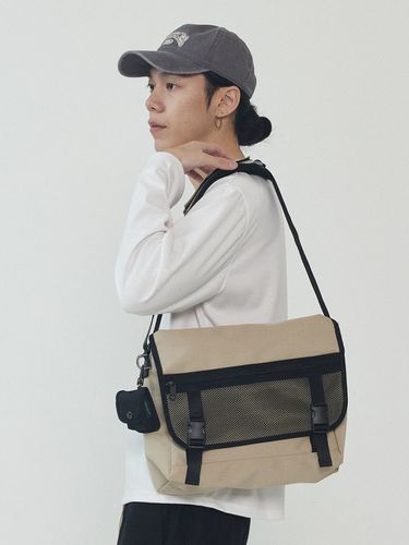 Apparel Basic Mesh Messenger Bag - Analogmood - Modalova