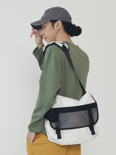 Apparel Basic Mesh Messenger Bag - Analogmood - Modalova