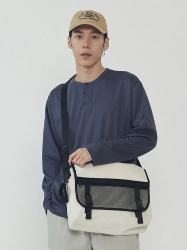 Apparel Basic Mesh Messenger Bag - Analogmood - Modalova