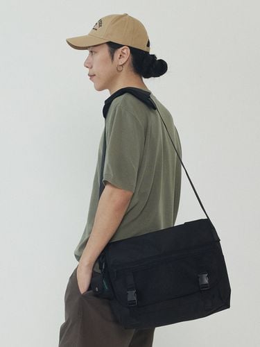 Apparel Basic Mesh Messenger Bag - Analogmood - Modalova