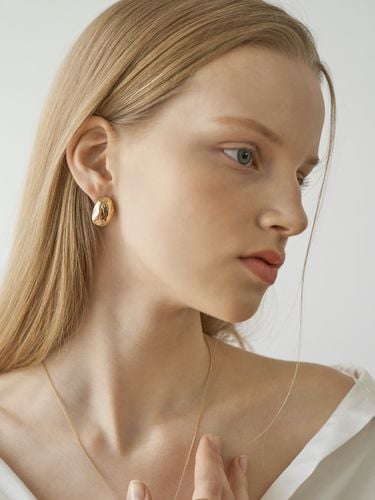 Flow Stone Earring - cotoit - Modalova