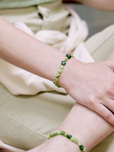 Green Flower Bracelet - cotoit - Modalova