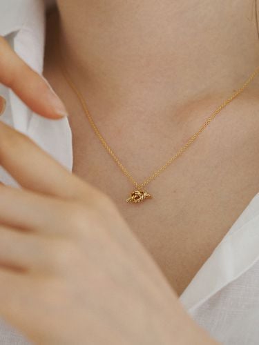 Iconic Pretzel Knot Necklace - cotoit - Modalova