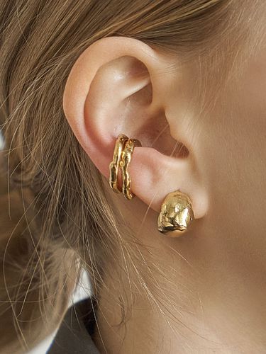 Flow Oval Earcuff - cotoit - Modalova