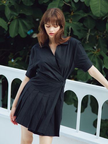 Pleats Detail Half Sleeved Wrap Dress _Black - VEM.VER - Modalova