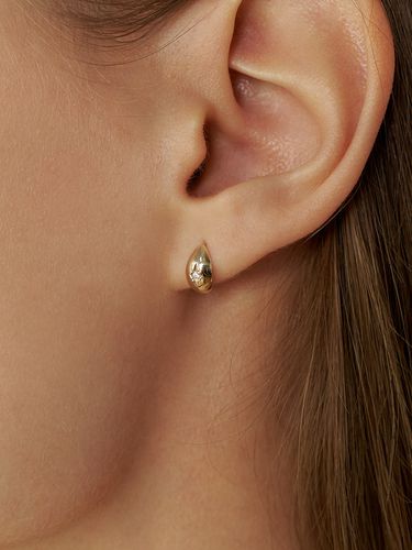 K Star Oval Volume Earrings - LUNNE - Modalova