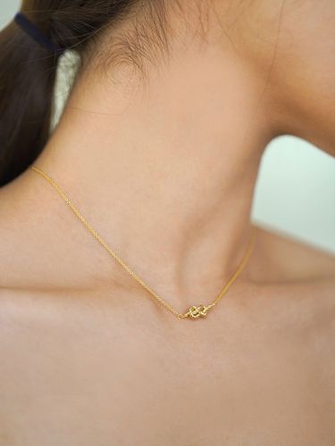 Infinite Knot Chocker Necklace - cotoit - Modalova