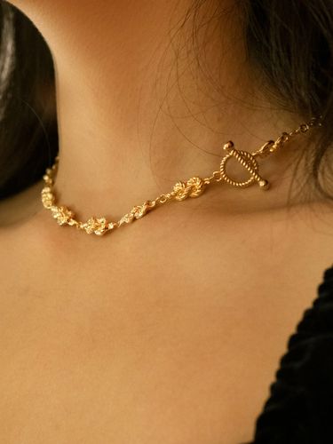 Infinite Lace Chain Necklace - cotoit - Modalova