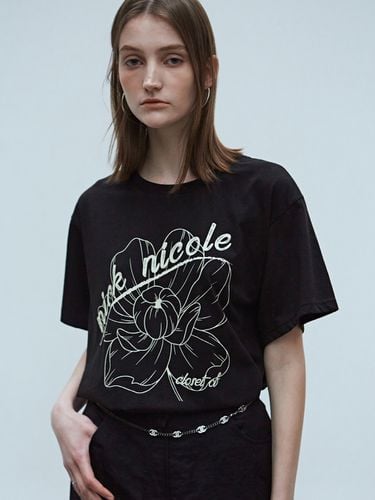 Nicole Vintage Flower Tee_Black - NICK&NICOLE - Modalova