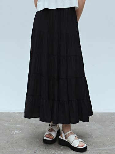 Minimal Tiered Long Skirt_Black - NICK&NICOLE - Modalova