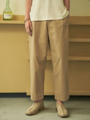 P10020 Pin Tuck Wide Pants_Beige - HALBKREIS LAYOUT - Modalova