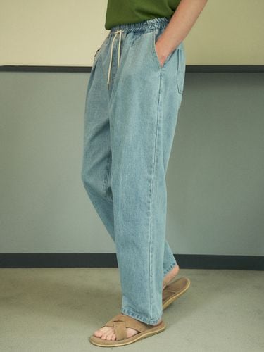 P10014 Banding Tapered Denim Pants - HALBKREIS LAYOUT - Modalova