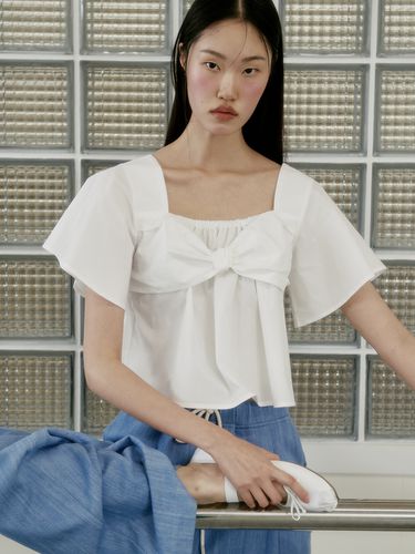 Twisted Ribbon Blouse_White - GANISONG - Modalova