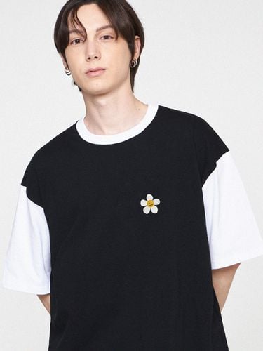 Flower Dot Embroidery T-shirt (3 Color) - GRAVER - Modalova