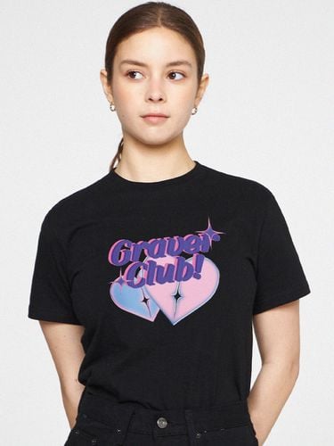 WOMAN] CLUB Logo Heart Slim T-shirt - GRAVER - Modalova