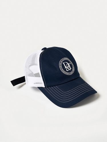 D And T Trucker cap_Navy/White - December Ten - Modalova