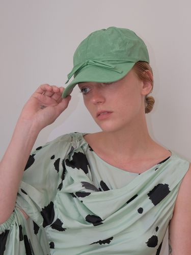 Basic Ball Cap_Ribbon Green - AWESOME NEEDS - Modalova