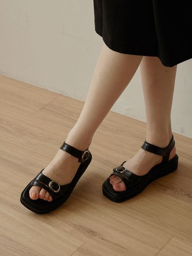 Trimming Toe Buckle Sandals_Black - Byeuuns - Modalova