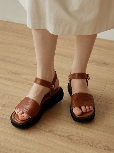 Platform Strap Sandals (2 Colors) - Byeuuns - Modalova