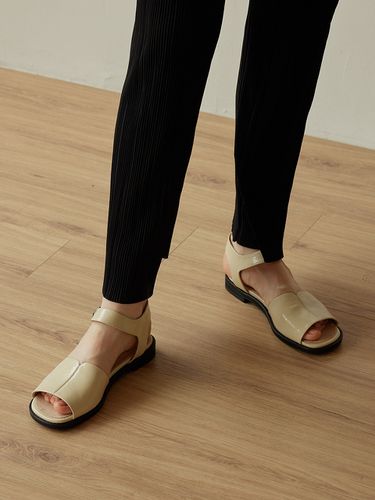 Fly Sandals (2 Colors) - Byeuuns - Modalova