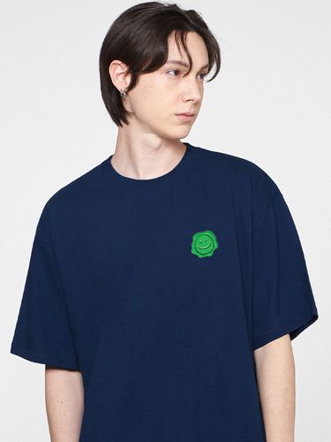 UNISEX] Green Sealing Small Drawing Smile T-shirt - GRAVER - Modalova