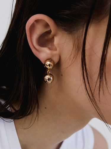 Cosmic Ball Earring_Gold - MIDNIGHT MOMENT - Modalova