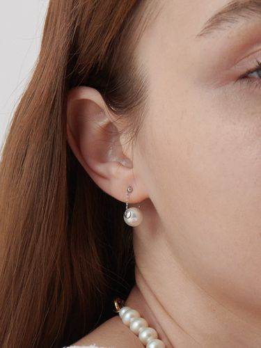 Dessert Silver(W) Pearl Ball Earrings - hyeres-lor - Modalova