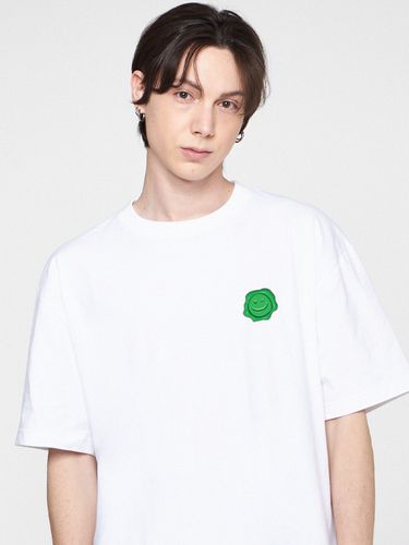 UNISEX] Green Sealing Small Drawing Smile T-shirt - GRAVER - Modalova