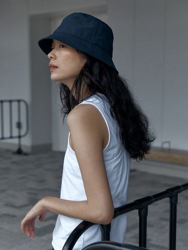 Nylon Bucket Hat _ Navy - THE RYE - Modalova