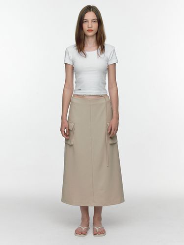 Ring Belt Low Rise Cargo Skirt - SOFT SEOUL - Modalova