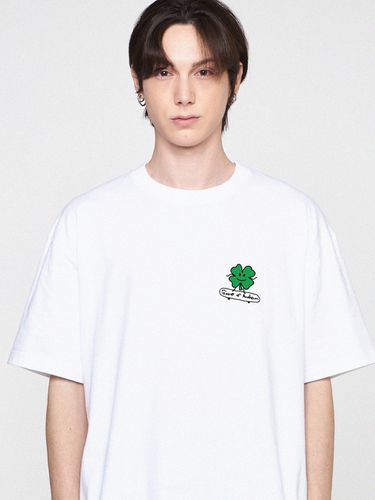 UNISEX] Clover Board T-shirt_White - GRAVER - Modalova