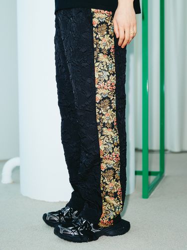 Wrinkle Flower Track Pants _ Black - MISTERCHILD - Modalova