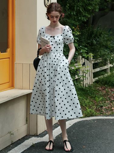 Polka Dot Square Neck Dress_White - Cest Moidew - Modalova