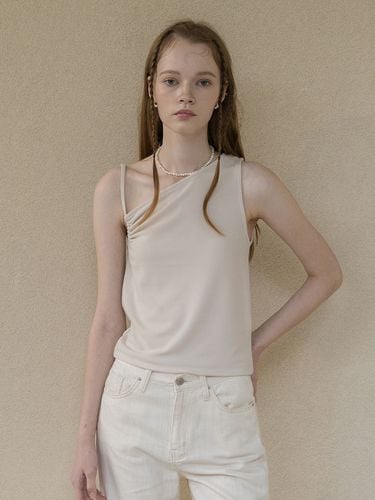 Unbalance Sleeveless Top_Beige - clet - Modalova