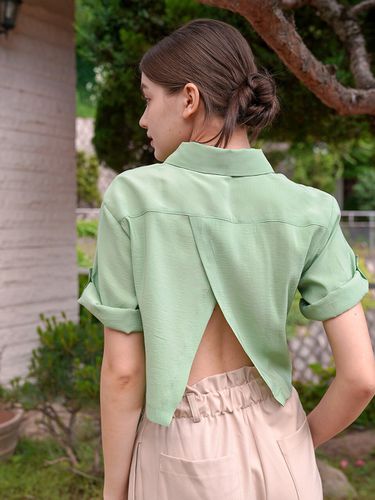 Back Slit Cropped Half Shirt_Green - bibyseob - Modalova