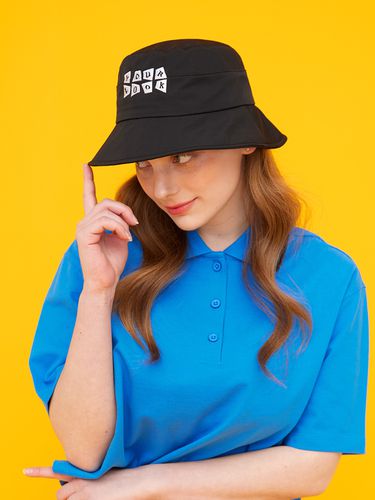 Square Embroidered Slit Bucket Hat_ 2 Colors - ULUK - Modalova