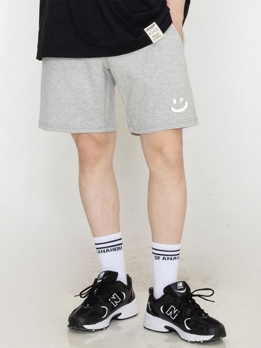 Small Drawing Smile Training Shorts [Gray] - GRAVER - Modalova