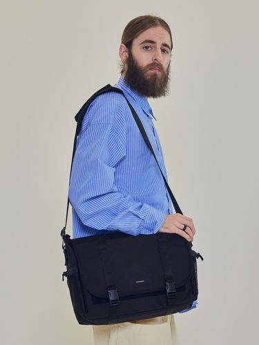 CB Confy Messenger Bag _ Black - CARGOBROS - Modalova