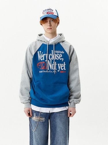 Very Close Raglan Hoodie [Blue/Gray] - ODD STUDIO - Modalova