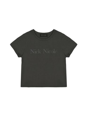 Nicole Classic Logo Crop Tee_Charcoal - NICK&NICOLE - Modalova