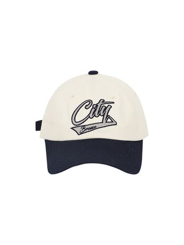 CITY Contrasted Ball Cap_ Navy - CITYBREEZE - Modalova