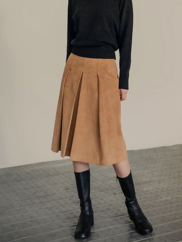 Suede Pleated Skirt - hardcore happiness - Modalova