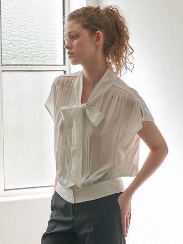 Sleeveless Tie Top Blouse - OLIVE DES OLIVE - Modalova