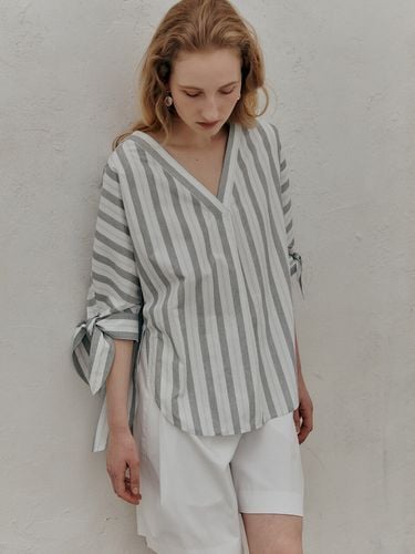 VIA V Neck Cotton Poplin Blouse () - MUSEE - Modalova