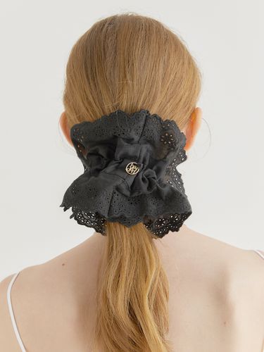 Lace Frill Logo Pendant Scrunchie_Black - halden - Modalova