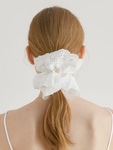 Lace Frill Logo Pendant Scrunchie_White - halden - Modalova