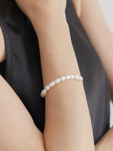 Natural Freshwater Pearl Bracelet (6mm) - halden - Modalova