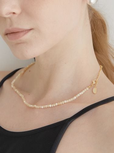 Natural Nacre Necklace_Beige - halden - Modalova