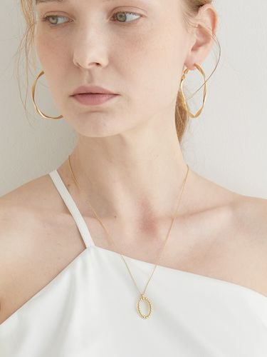 Oval Frame Pendant Chain Necklace_Gold - halden - Modalova