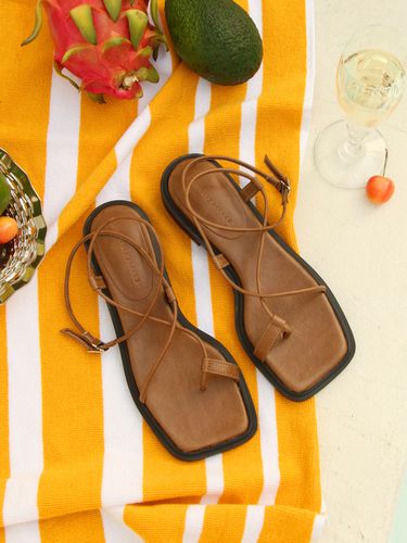 Toe Ring Strap Sandals_Brown - february second - Modalova